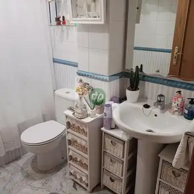 Baño de Apartamento en venta en Badajoz con Aire acondicionado, Calefacción y Jardín privado