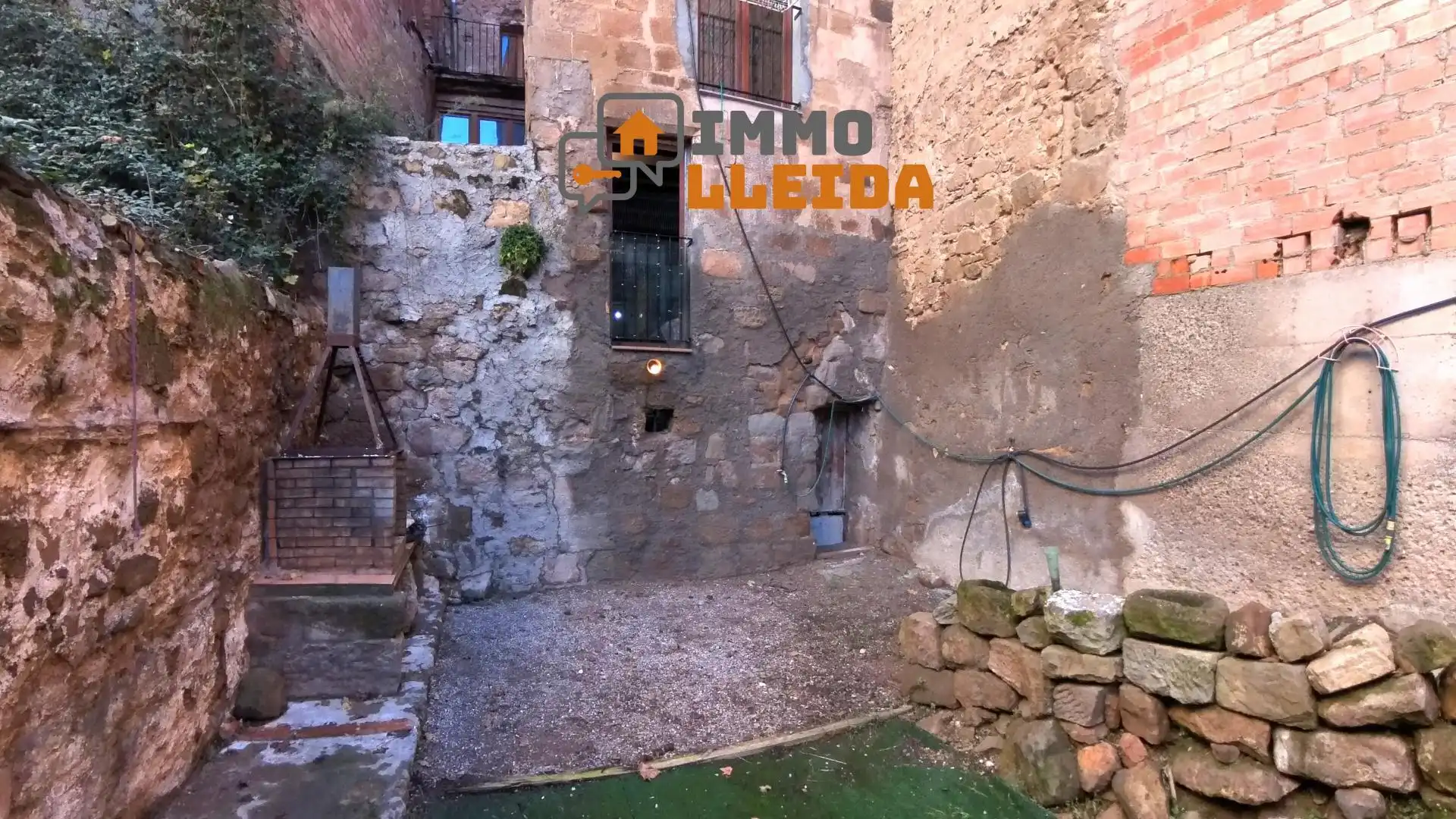 Vista exterior de Casa adosada en venta en Ponts con Calefacción, Terraza y Balcón