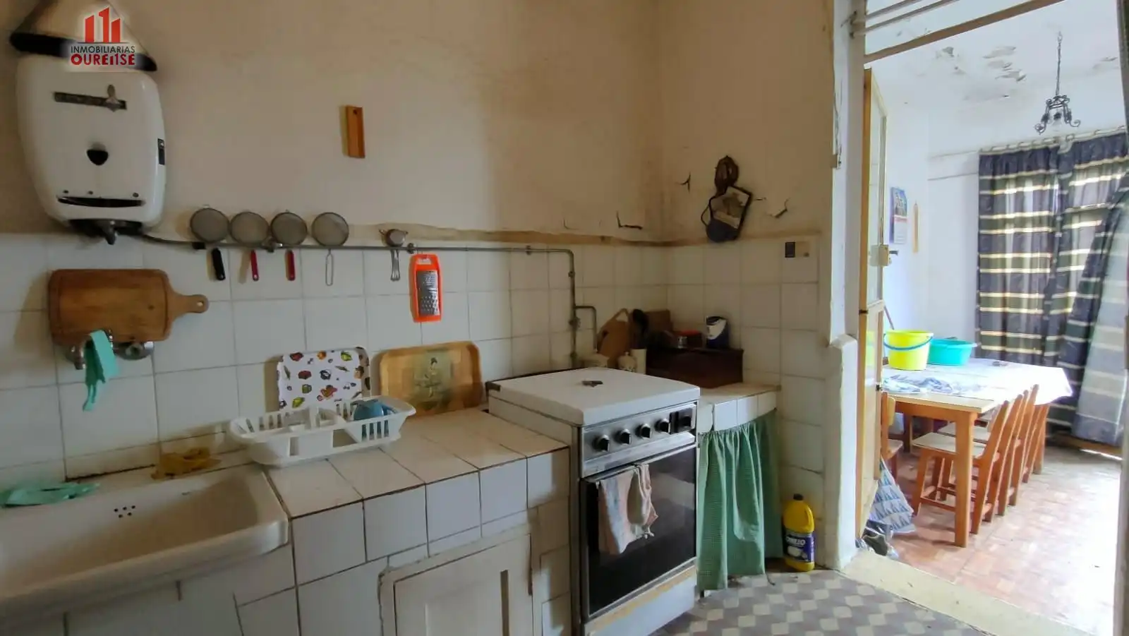 Cuina de Casa o xalet en venda en Ourense Capital  amb Jardí privat