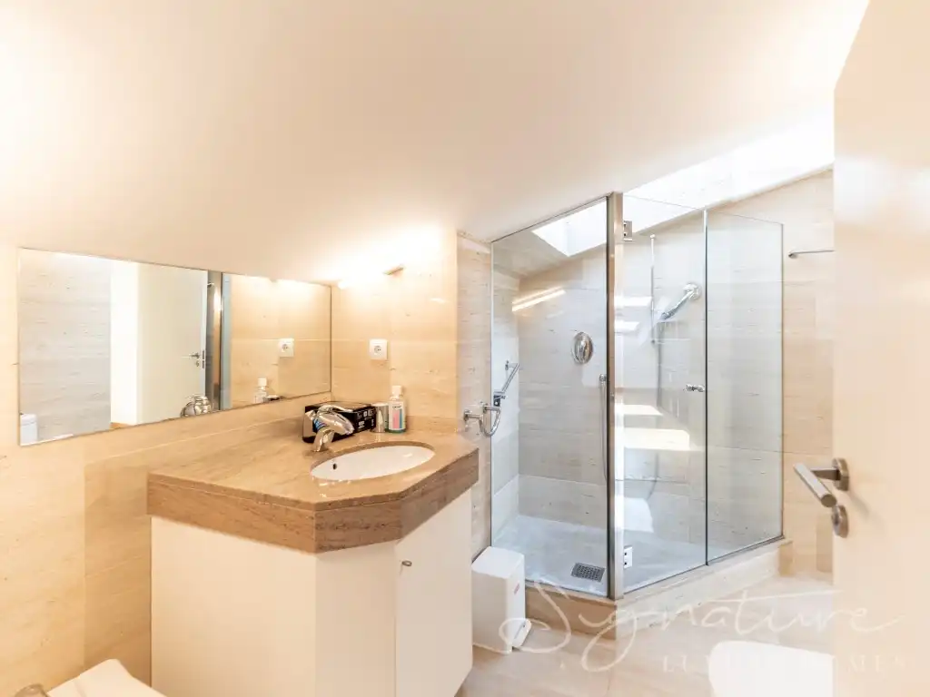 Bathroom of Attic for sale in Sant Cugat del Vallès  with Air Conditioner, Terrace and Swimming Pool