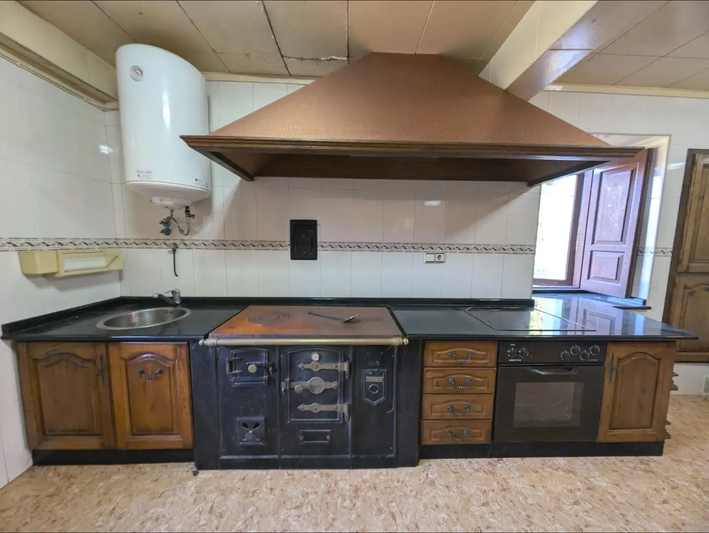 Cocina de Casa o chalet en venta en Salas con Jardín privado, Terraza y Trastero