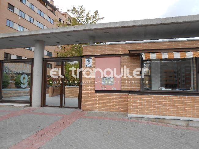 Vista exterior de Pis de lloguer en  Madrid Capital amb Parquet, Piscina i Rentadora