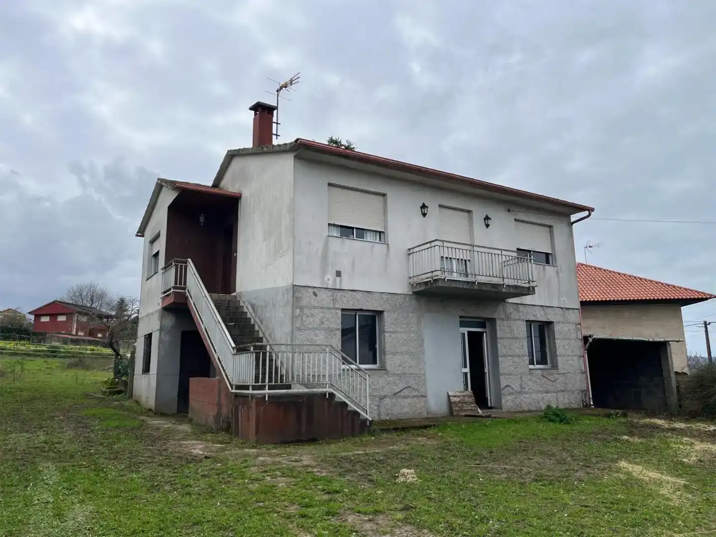 Vista exterior de Casa o xalet en venda en Vigo  amb Jardí privat i Balcó