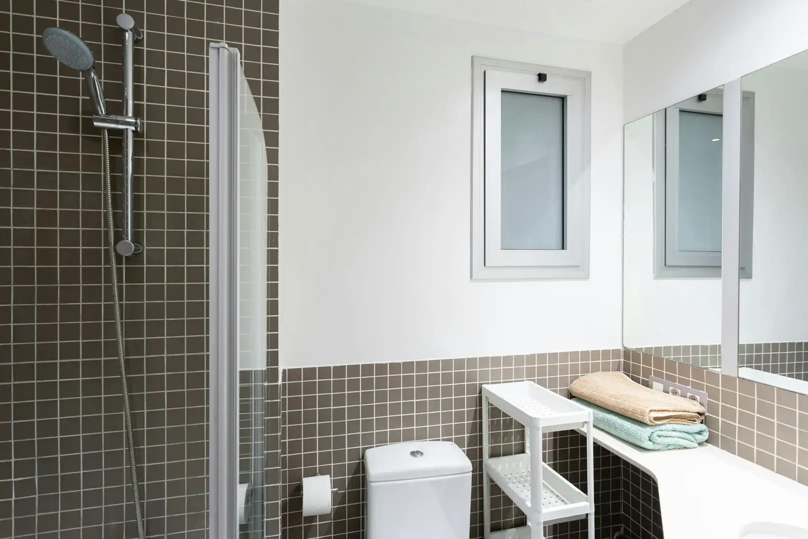 Baño de Piso para compartir en Barcelona con Calefacción, Amueblado y Lavadora