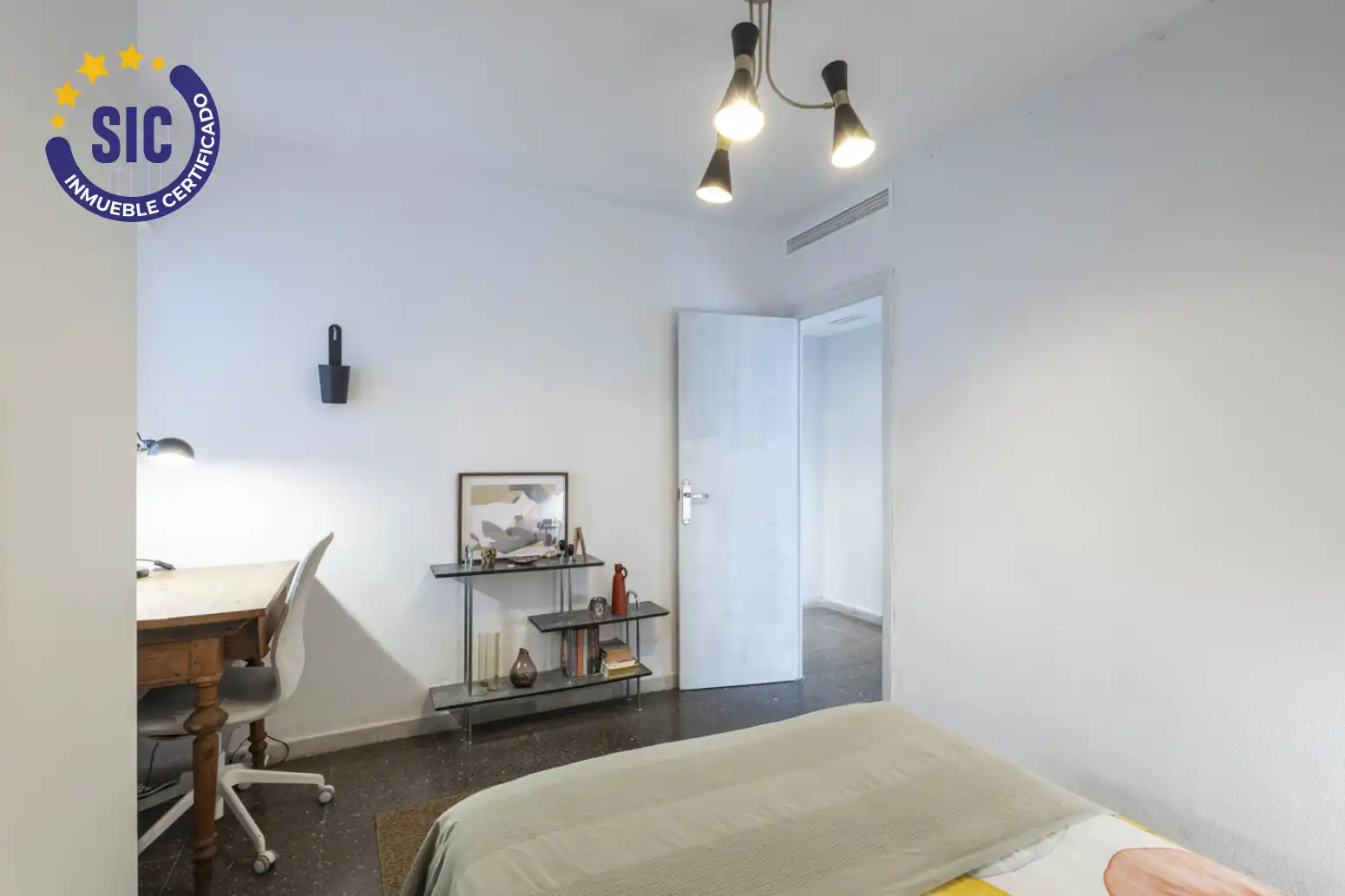 Bedroom of Flat for sale in Valencia  with Air Conditioner and Terrace
