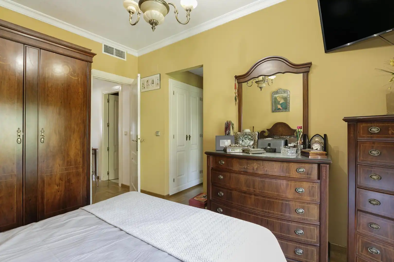 Dormitori de Casa adosada en venda en Granada amb Jardí privat