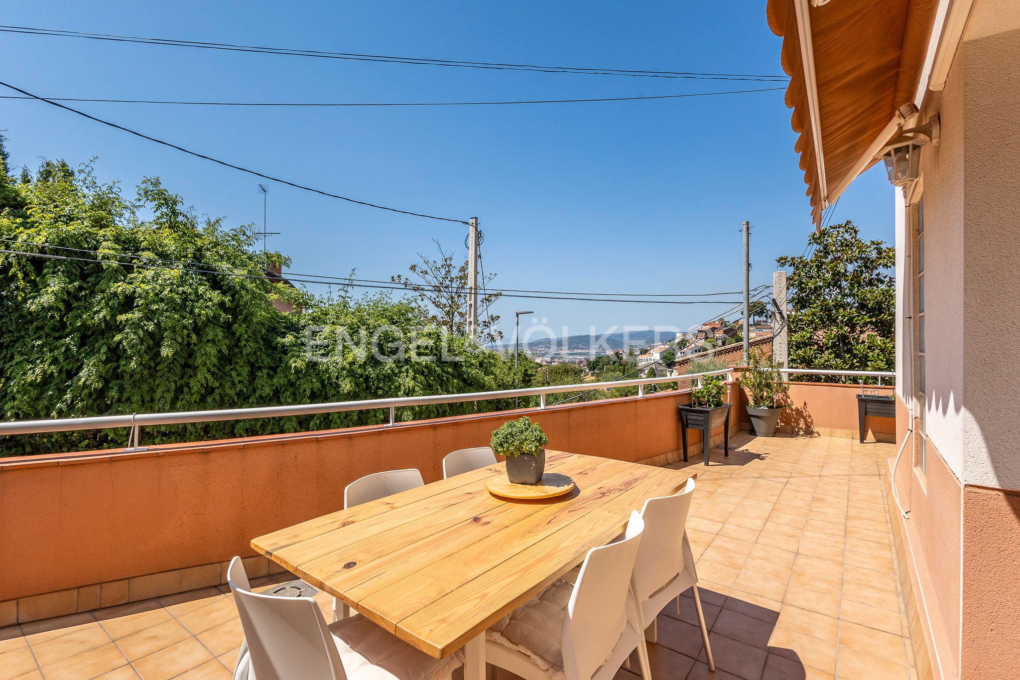 Vista exterior de Apartament de lloguer en Esplugues de Llobregat amb Aire condicionat, Calefacció i Parquet