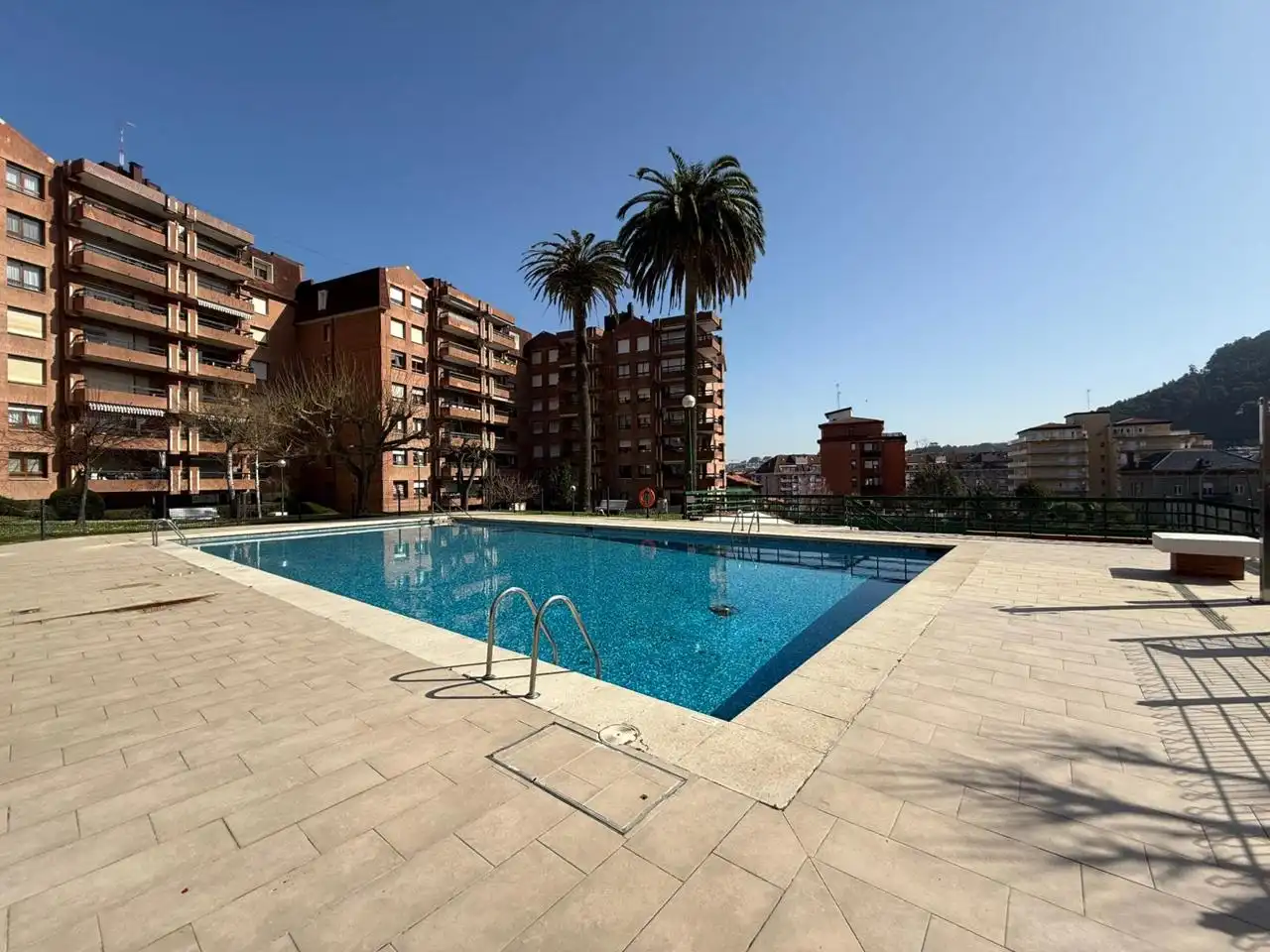Piscina de Pis en venda en Castro-Urdiales amb Calefacció, Parquet i Terrassa
