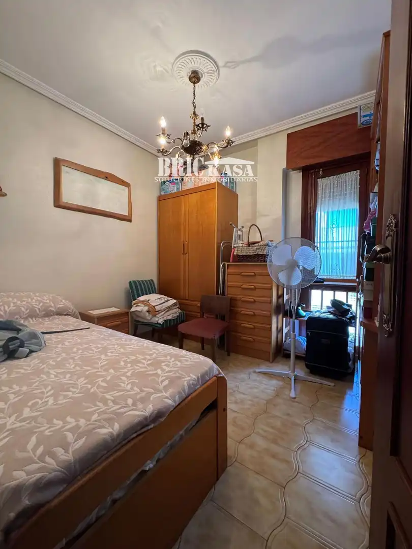 Schlafzimmer von Dachboden zum Verkauf in Cáceres mit Heizung und Terrasse