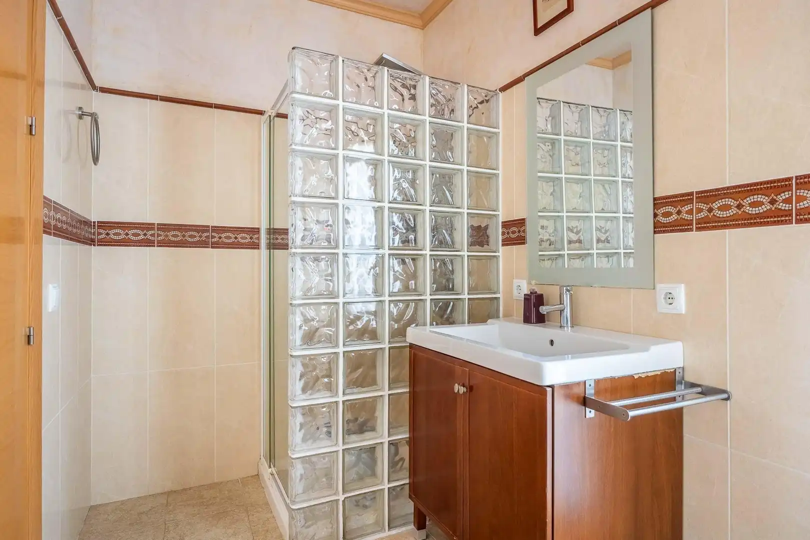 Bathroom of Houses for sale in Sevilla  with Air Conditioner, Terrace and Alarm