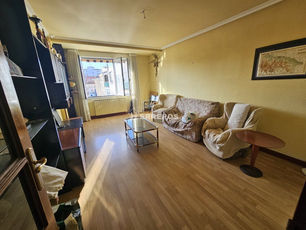 Living room of Flat for sale in  Logroño  with Heating, Parquet flooring and Terrace