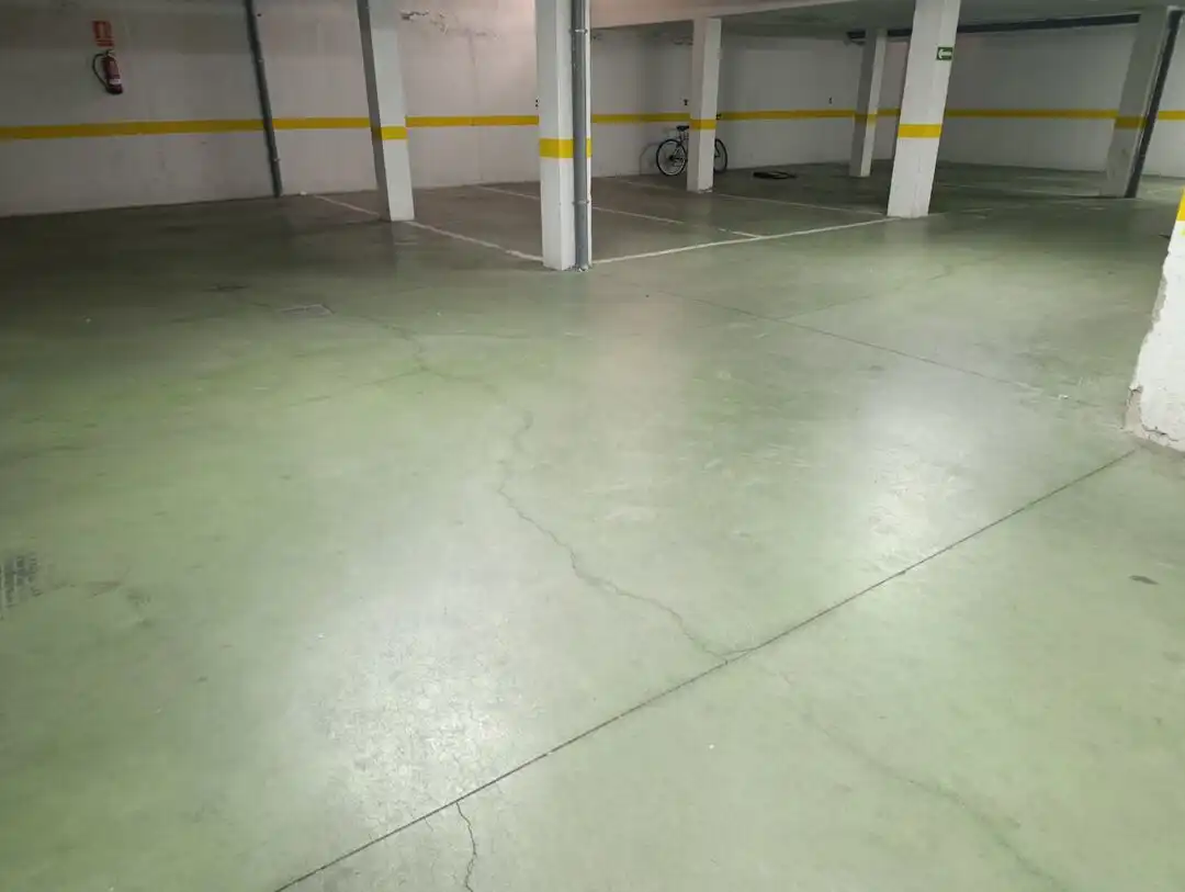 Parkplatz von Garage zum Verkauf in Esquivias