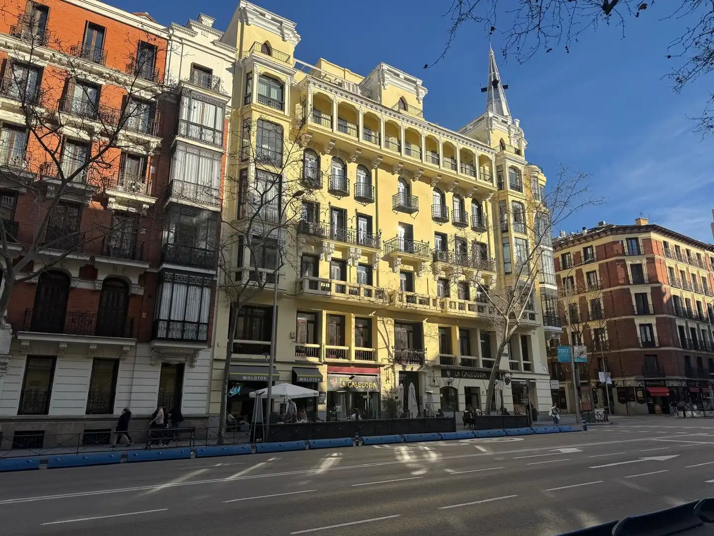 Vista exterior de Piso en venta en Madrid con Calefacción, Parquet y Trastero