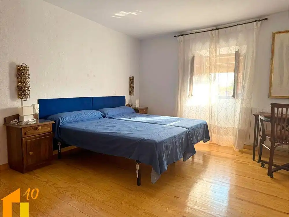 Bedroom of Houses for sale in Villaldemiro  with Heating, Storage room and Furnished