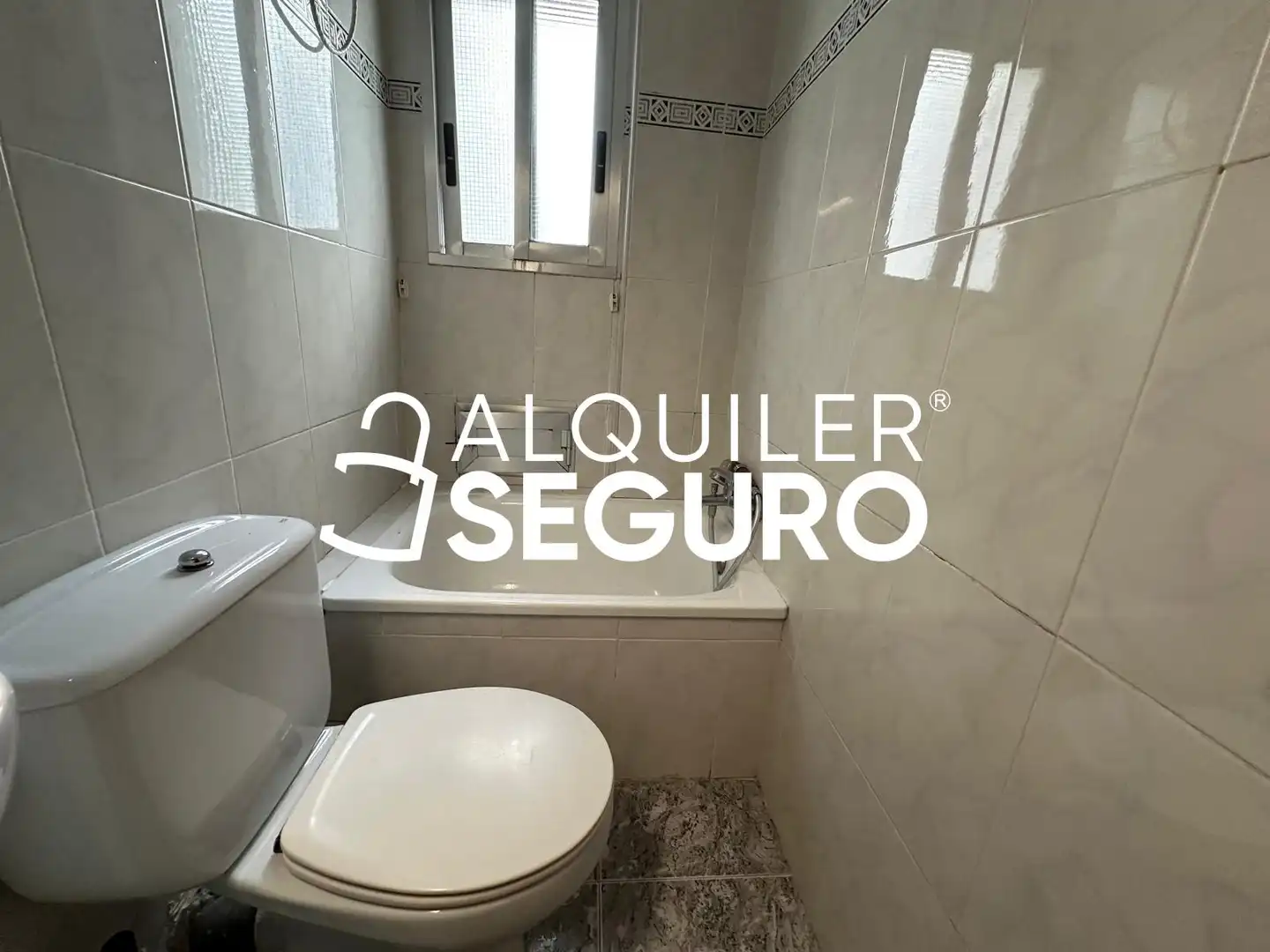 Bathroom of Flat for rent in Mislata  with Air Conditioner, Terrace and Furnished