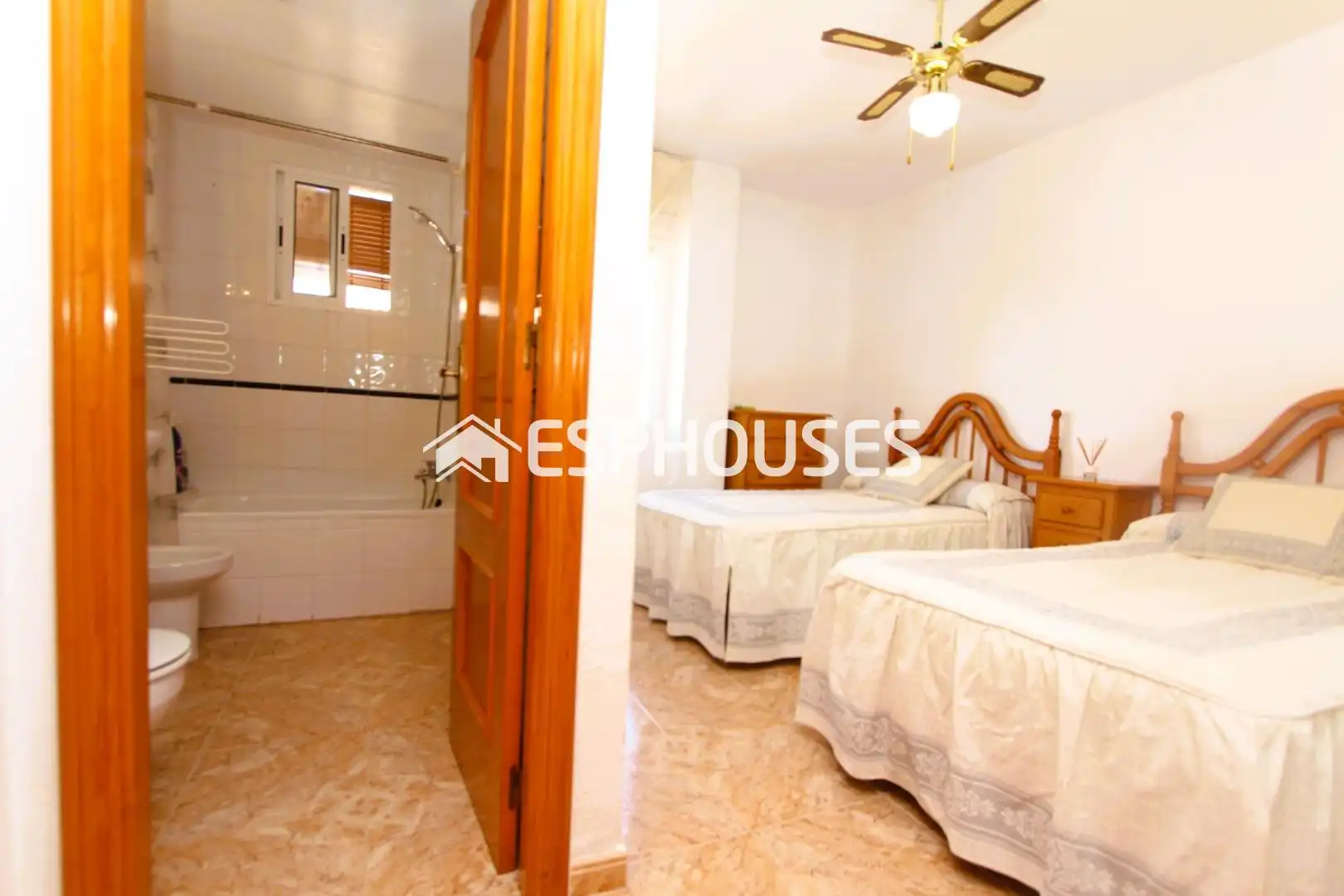 Habitación de Apartamento en venta en Guardamar del Segura con Terraza, Amueblado y Balcón