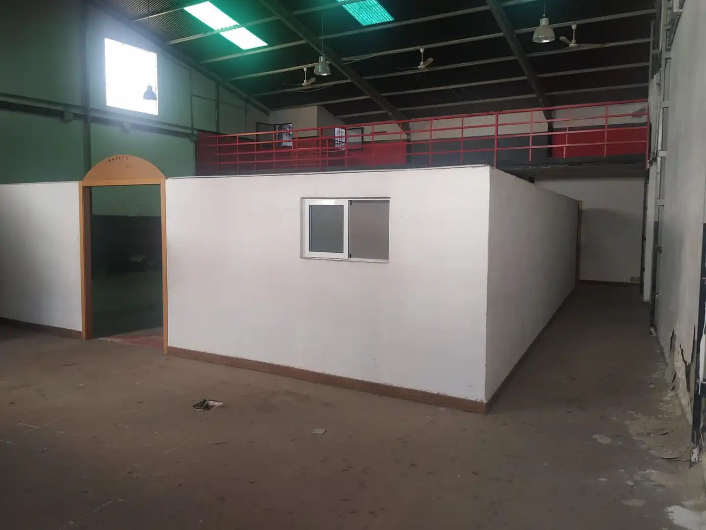 Vista exterior de Nave industrial en venta en Elche / Elx