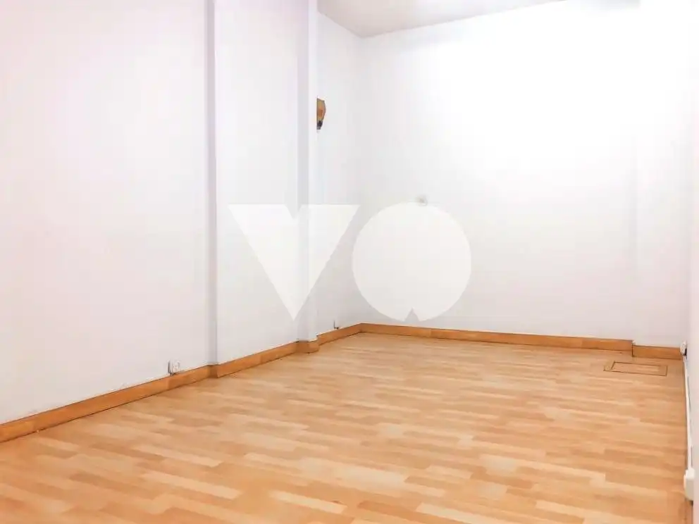 Habitación de Local en venta en Madrid