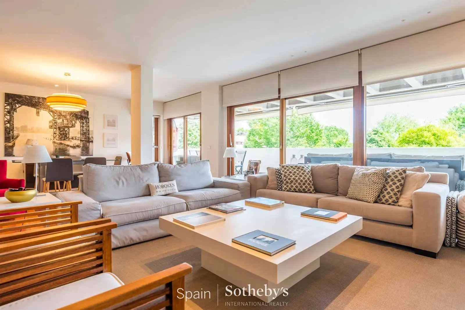 Sala d'estar de Apartament en venda en La Moraleja amb Aire condicionat, Calefacció i Terrassa