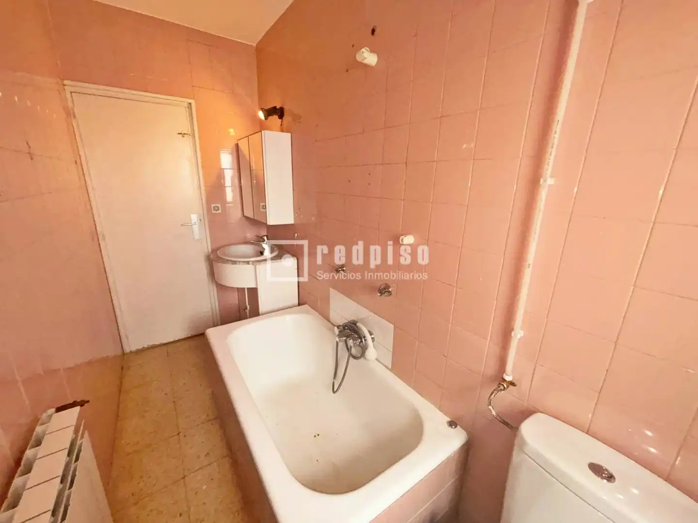 Baño de Piso en venta en Guadalajara con Calefacción, Terraza y Trastero