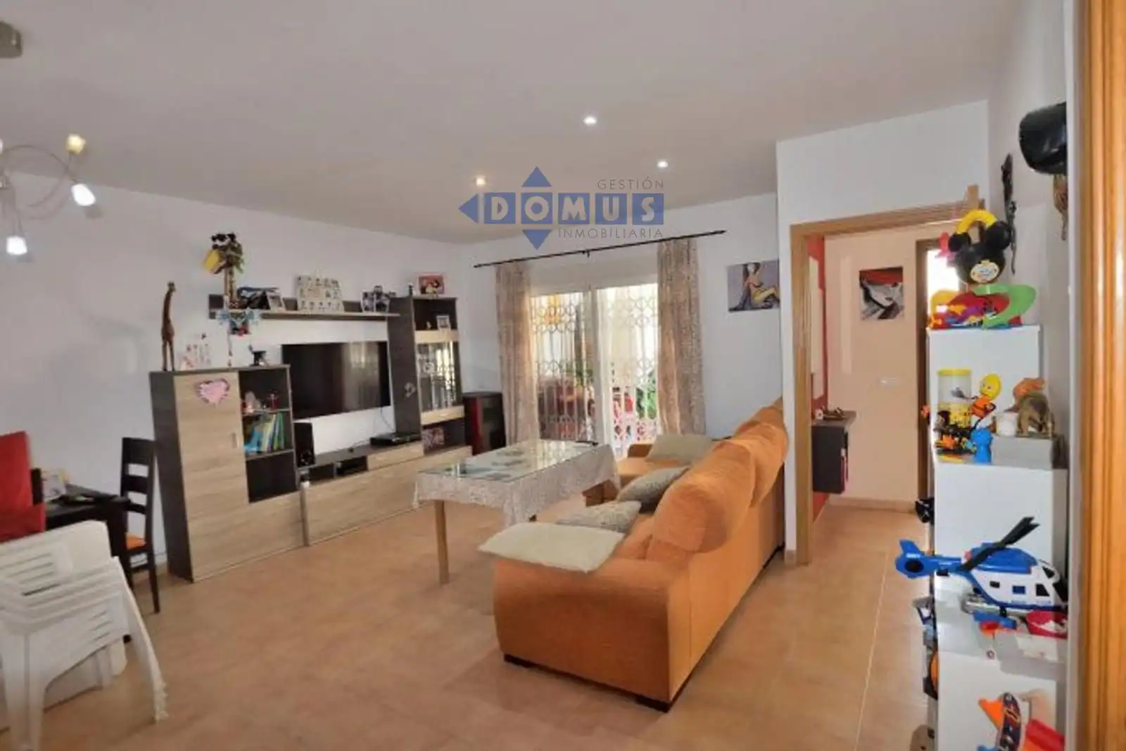 Sala d'estar de Casa adosada en venda en Benaoján amb Aire condicionat, Calefacció i Terrassa