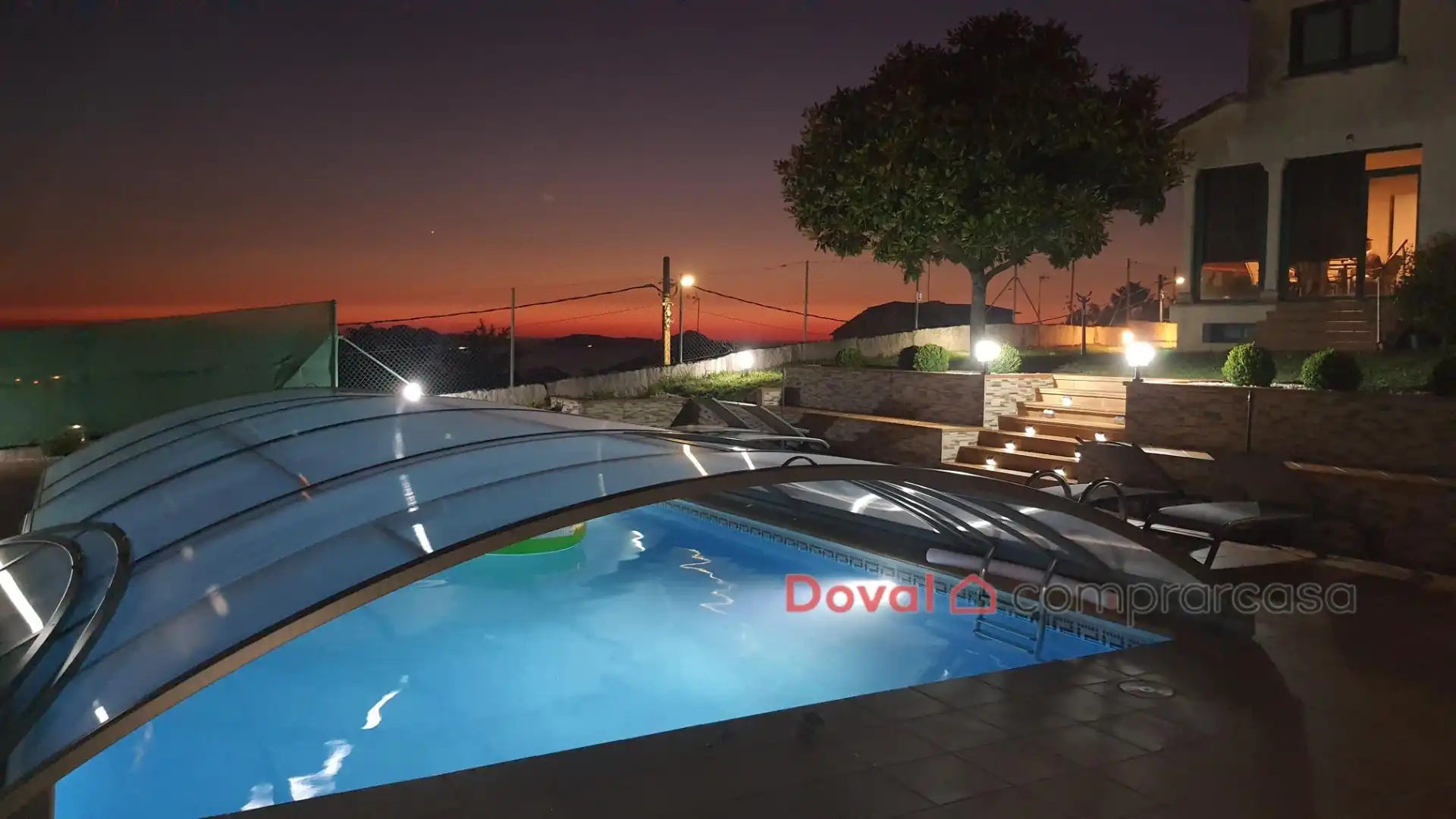 Piscina de Casa o xalet en venda en Vigo  amb Aire condicionat, Calefacció i Jardí privat