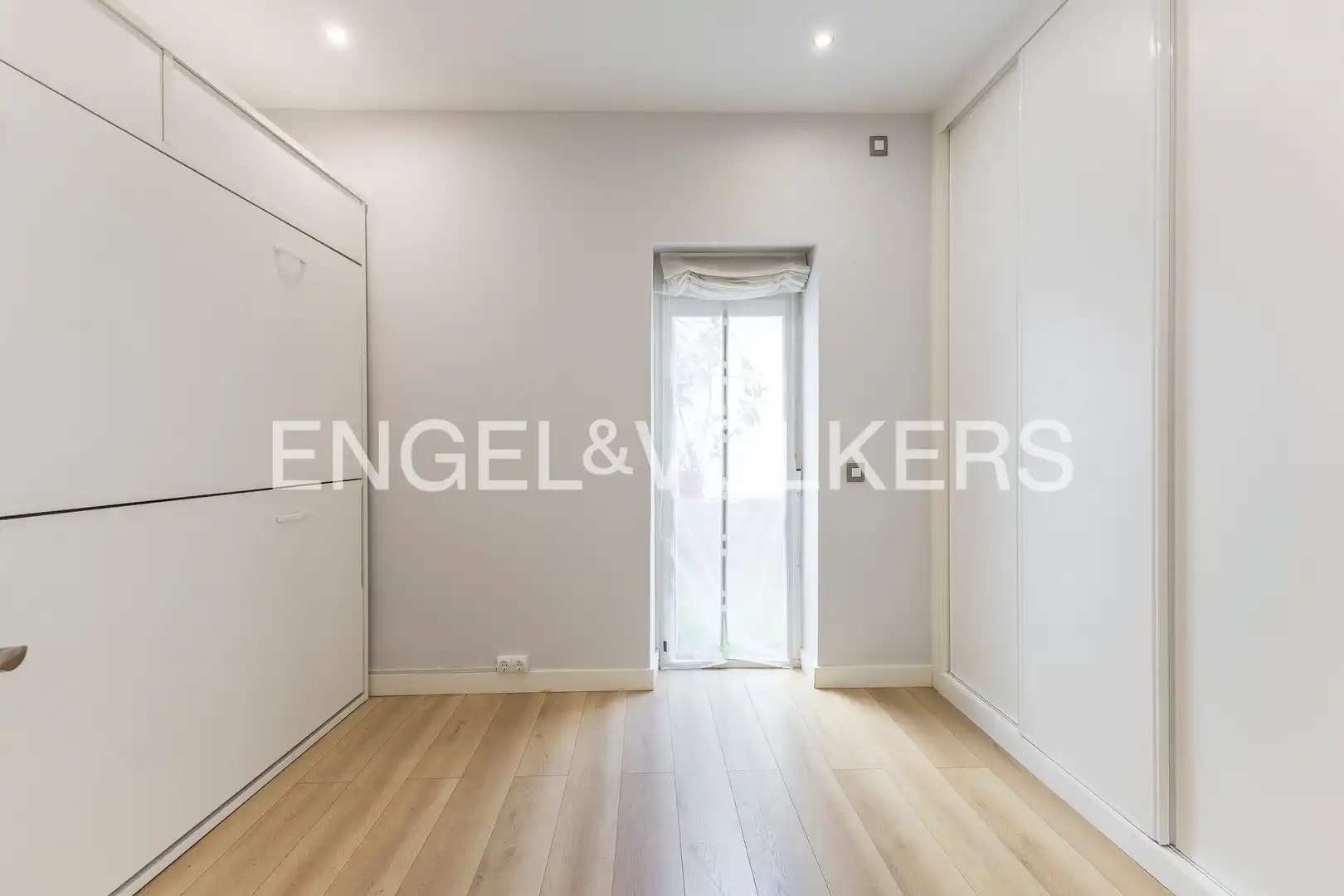 Ground floor for rent in Madrid  with Heating and Furnished