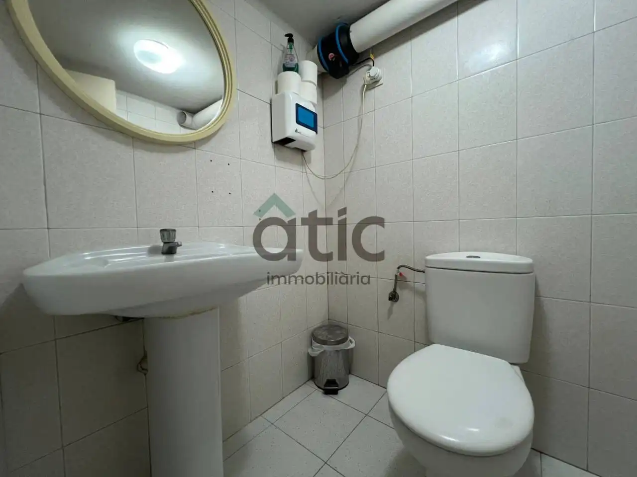 Bathroom of Commercial properties for rent in Manresa