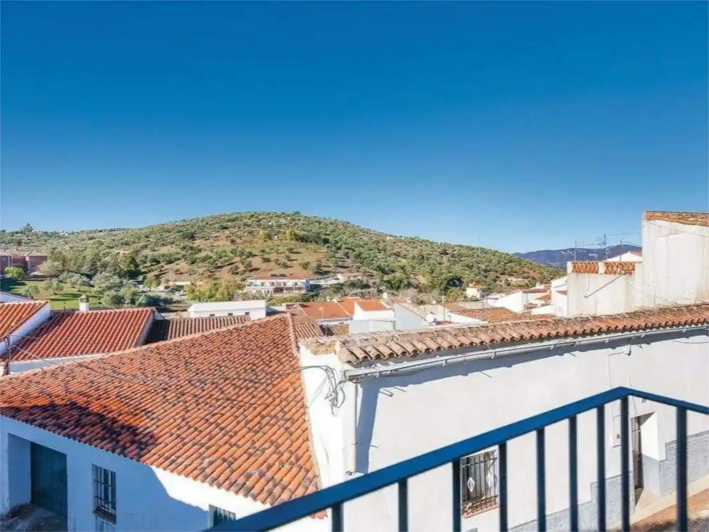 Vista exterior de Casa adosada en venda en Aroche amb Balcó