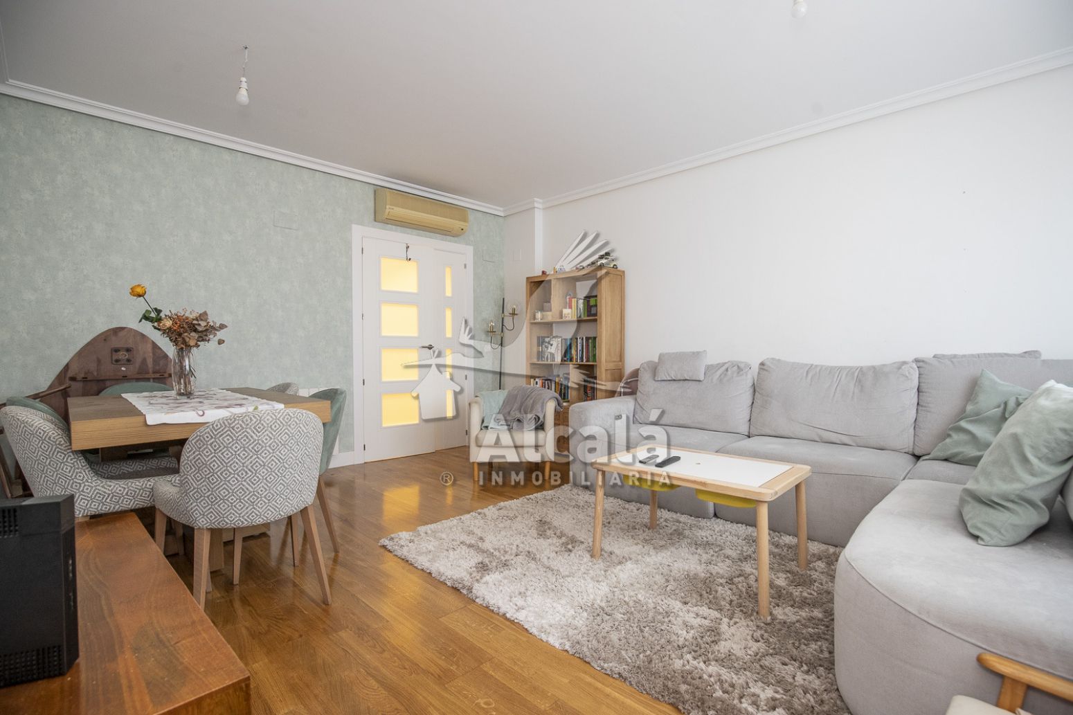 Living room of Flat for sale in Alcalá de Henares  with Air Conditioner, Heating and Terrace