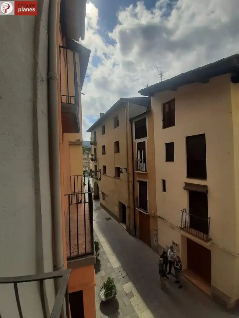 Vista exterior de Casa adosada en venda en Organyà amb Calefacció i Balcó