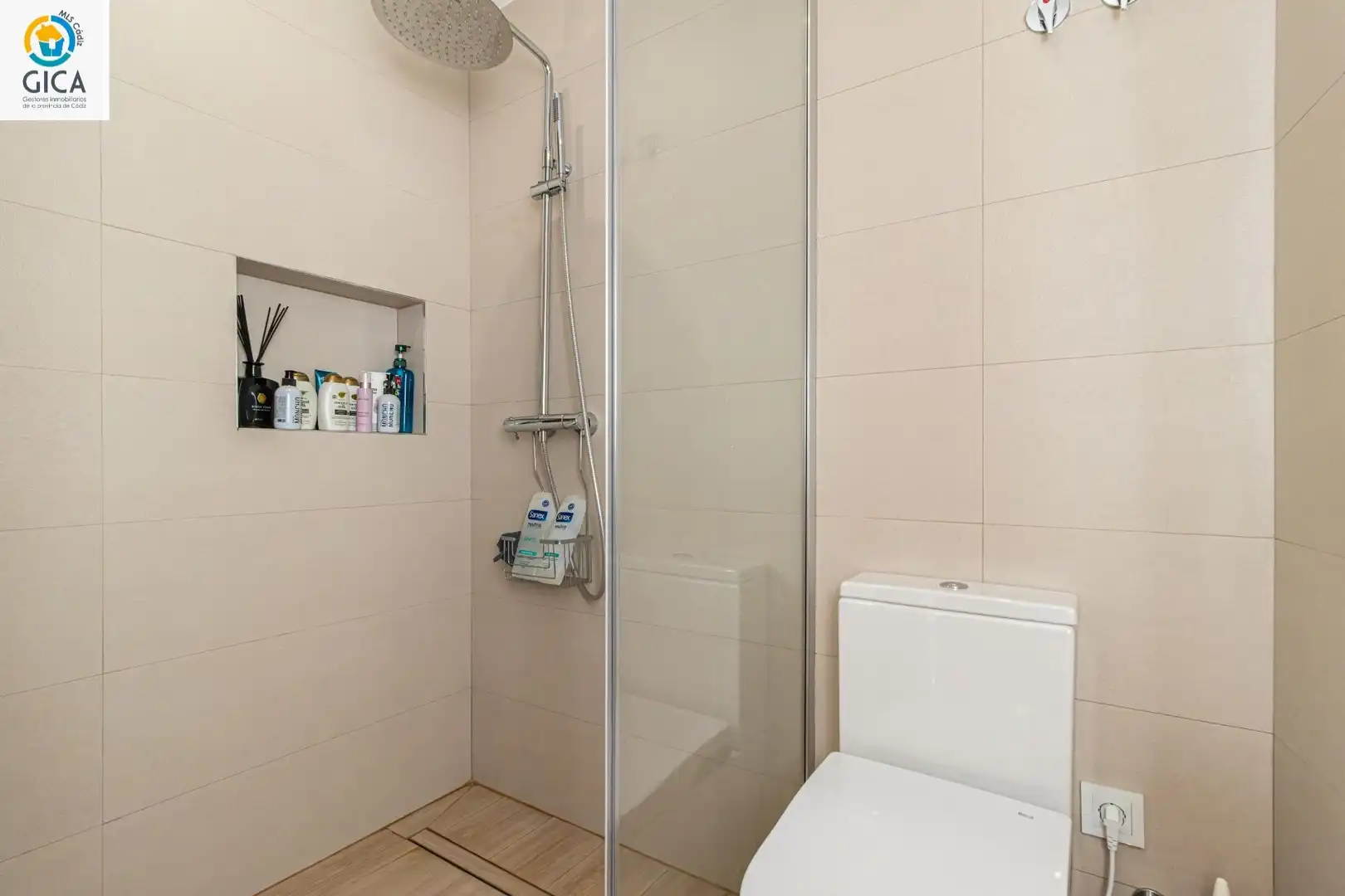 Badezimmer von Maisonette zum Verkauf in Jerez de la Frontera mit Klimaanlage, Heizung und Whirlpool