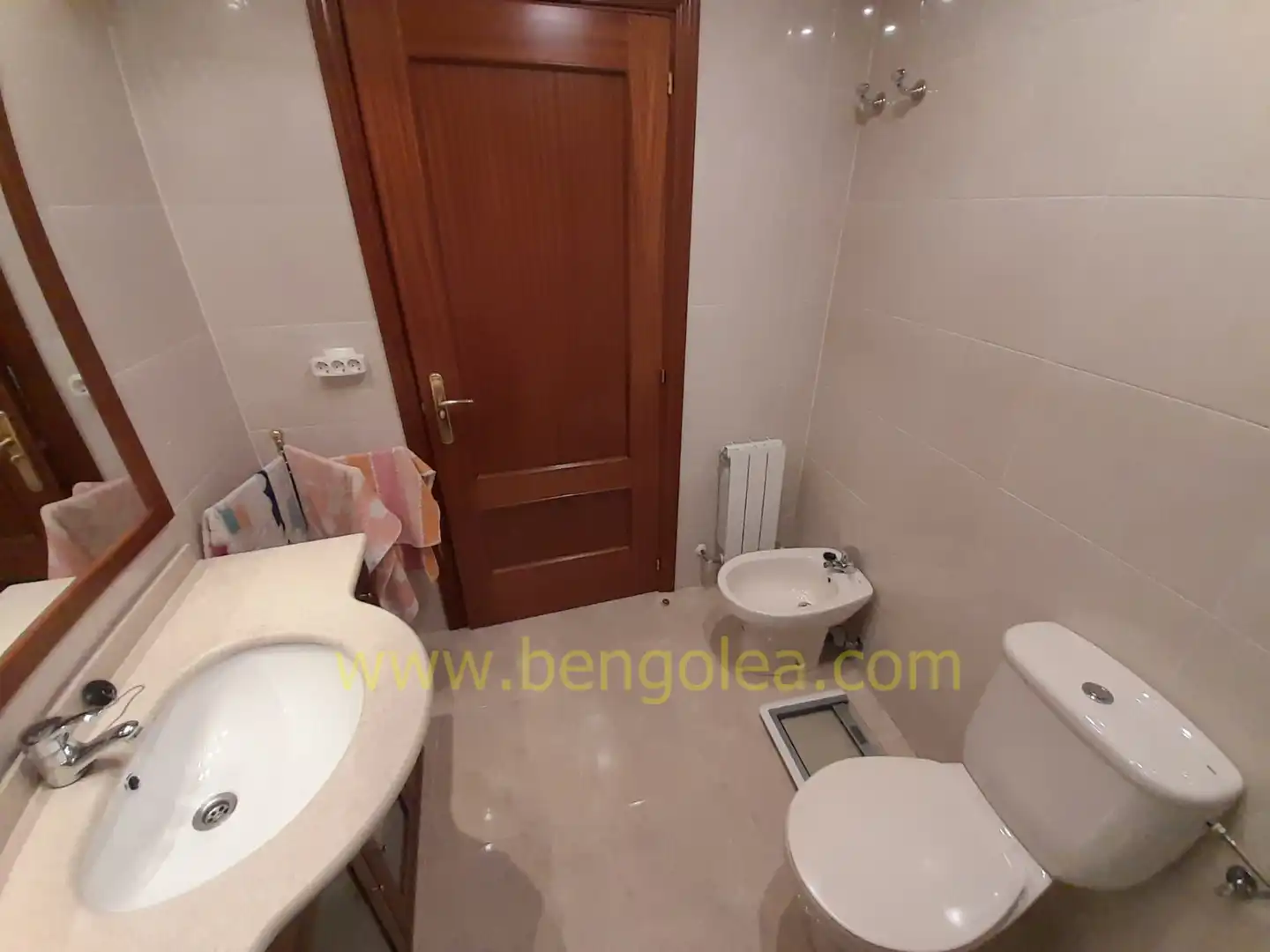 Badezimmer von Wohnung zum Verkauf in Barakaldo  mit Heizung, Abstellraum und Balkon
