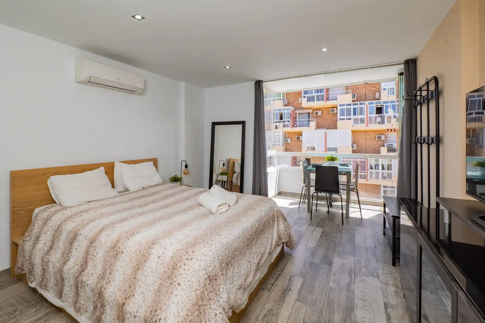 Habitación de Estudio en venta en Benalmádena con Aire acondicionado, Jardín privado y Amueblado