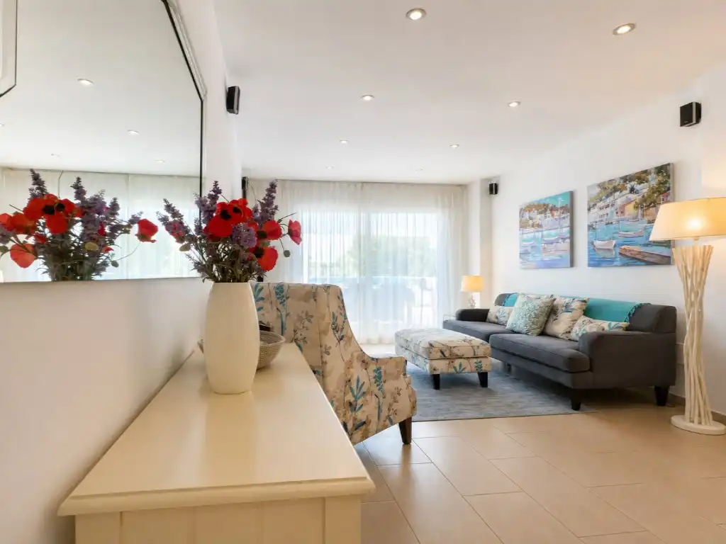 Wohnzimmer von Wohnung zur Miete in Calvià mit Klimaanlage, Privatgarten und Terrasse