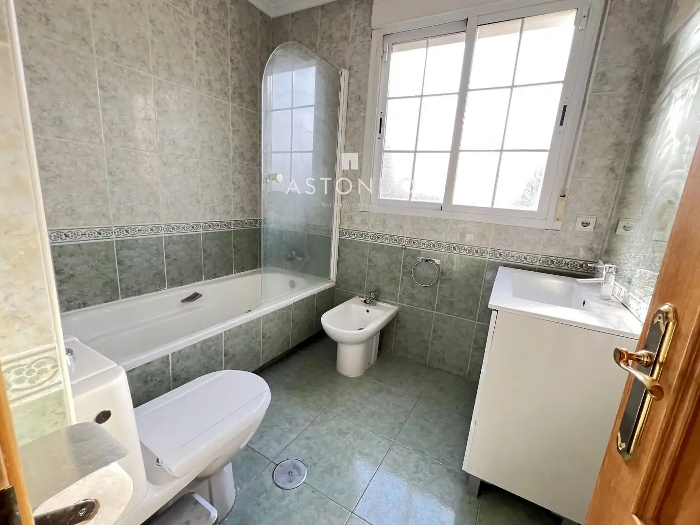 Baño de Casa o chalet de alquiler en Ciudalcampo con Calefacción, Jardín privado y Terraza