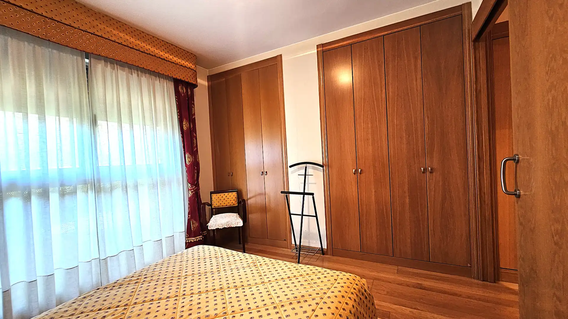 Habitación de Casa adosada en venta en Zaragoza con Aire acondicionado, Calefacción y Jardín privado
