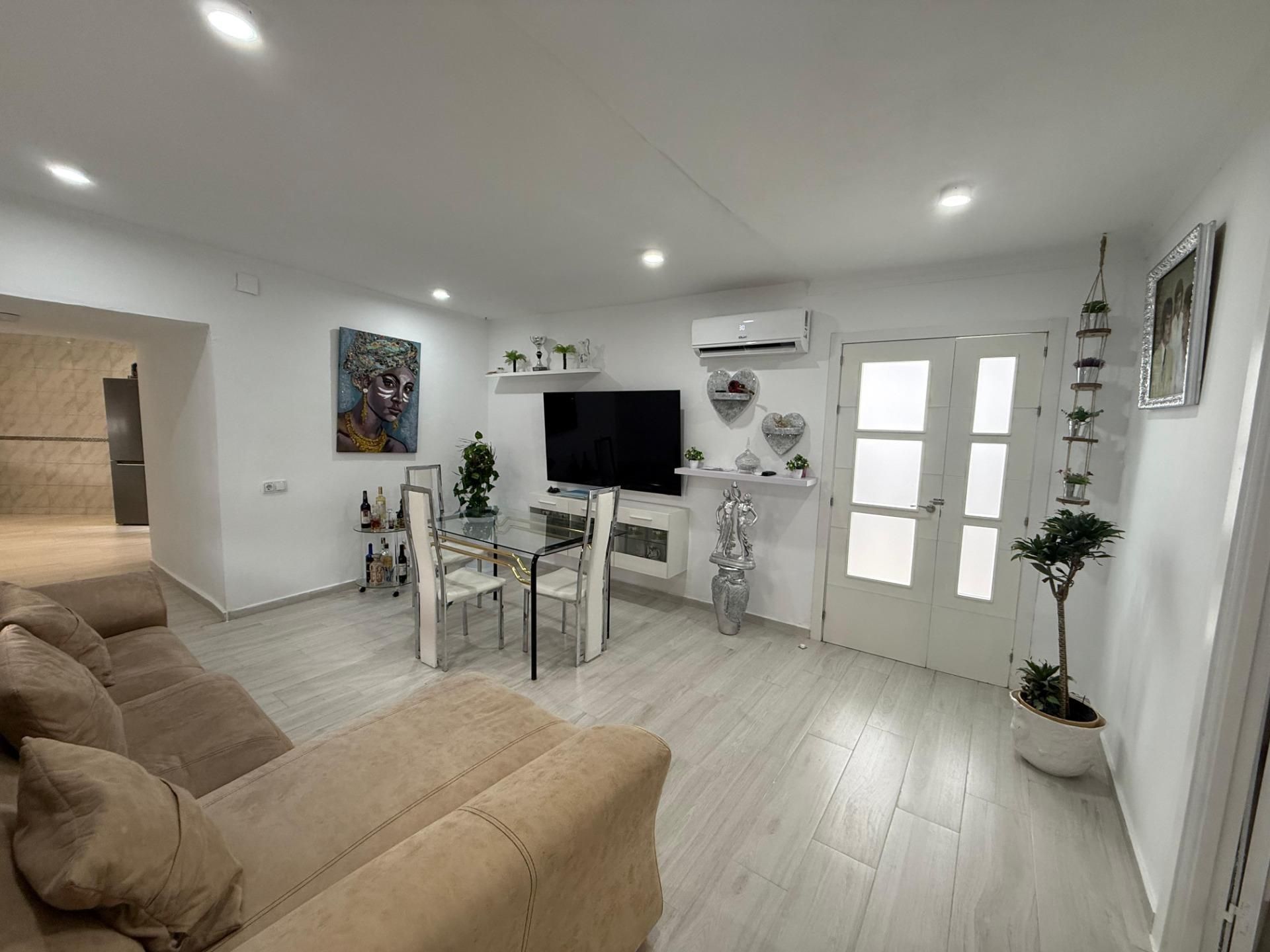Sala d'estar de Casa o xalet en venda en El Cuervo de Sevilla amb Aire condicionat