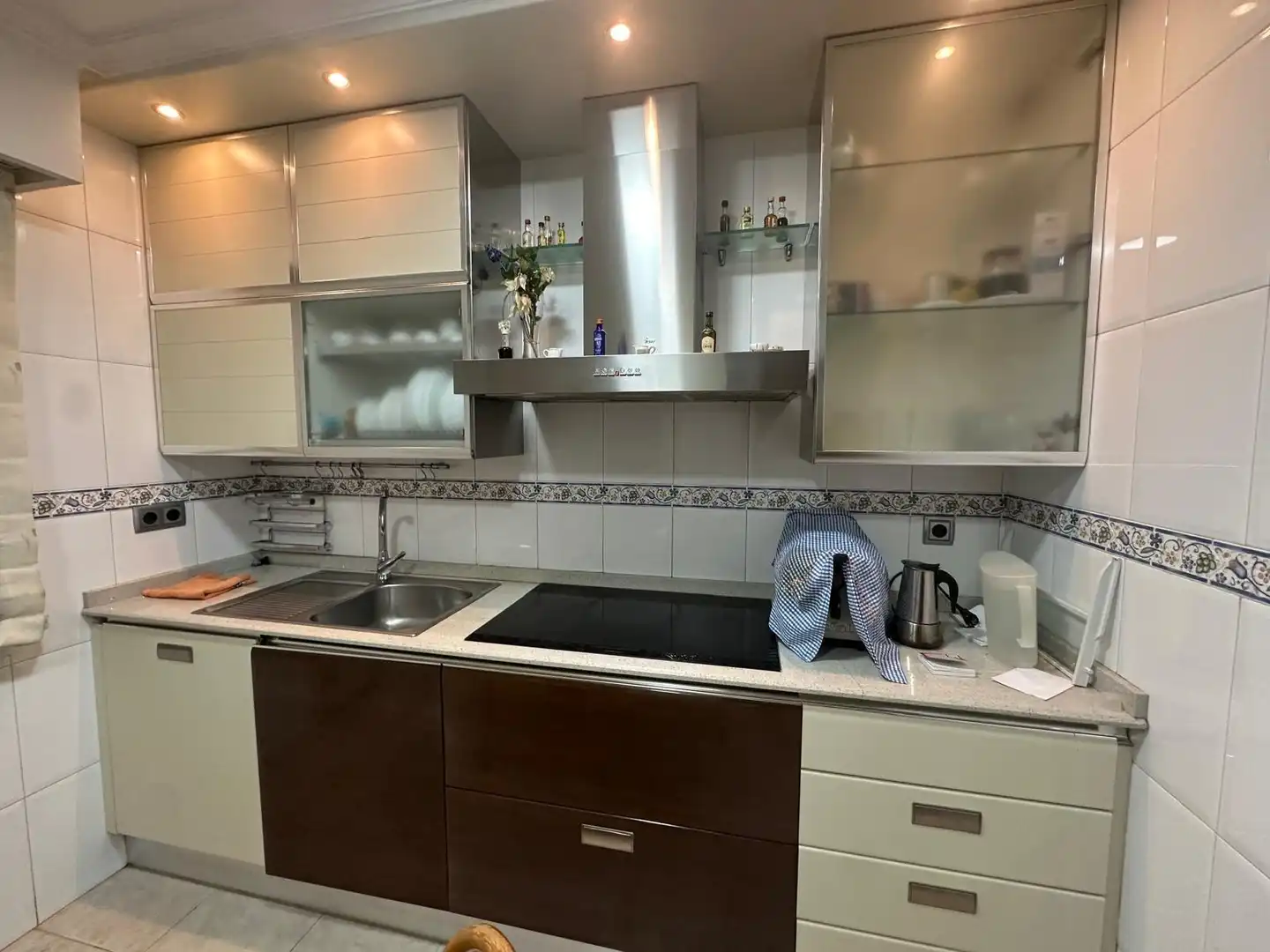 Cuina de Casa adosada en venda en Ourense Capital  amb Aire condicionat, Jardí privat i Terrassa