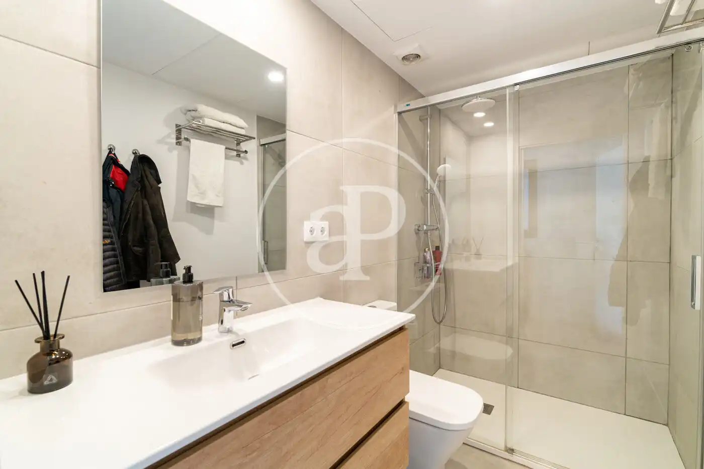 Badezimmer von Dachboden zur Miete in Barcelona mit Klimaanlage, Heizung und Terrasse