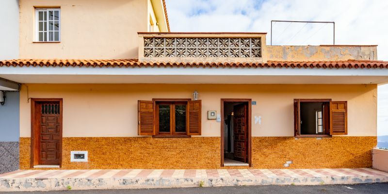 Vista exterior de Casa o xalet en venda en Los Realejos amb Jardí privat, Terrassa i Traster
