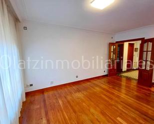 Sala d'estar de Pis en venda en Zalla  amb Calefacció i Traster