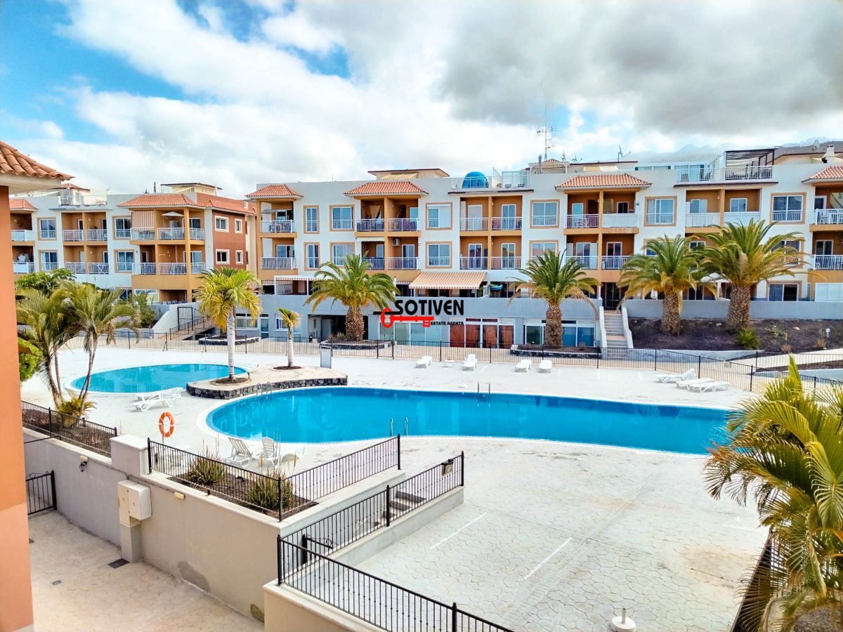 Vista exterior de Apartament de lloguer en Adeje amb Terrassa i Piscina comunitària