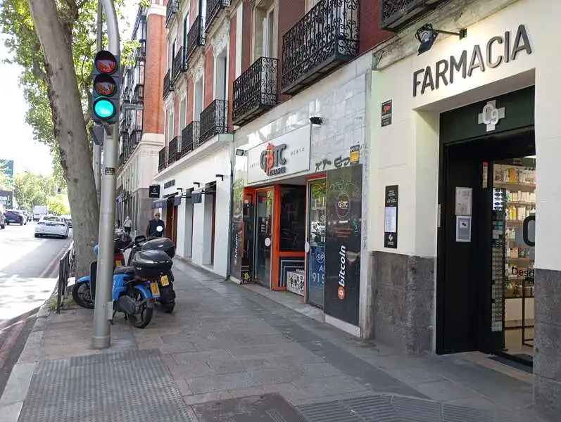 Vista exterior de Local de alquiler en Madrid con Aire acondicionado