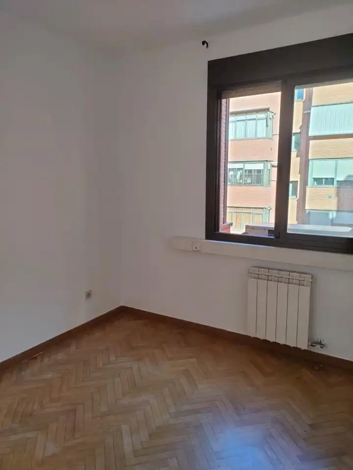 Dormitori de Pis de lloguer en Madrid amb Aire condicionat, Calefacció i Parquet