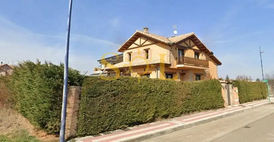 Casa con terraza en venta en Calle Maestro Rodrigo-vr 8, imagen 3