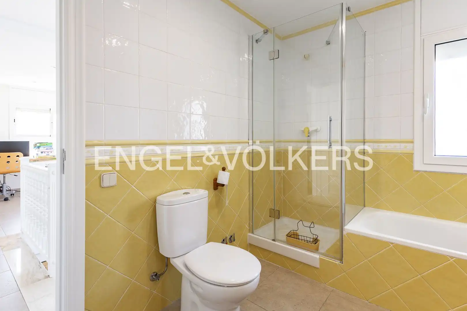 Bathroom of Houses for sale in Sant Fost de Campsentelles  with Air Conditioner, Heating and Private garden