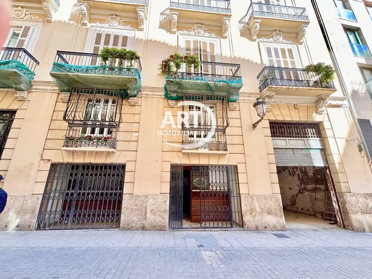 Exterior view of Commercial properties for sale in Valencia