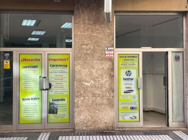 Locale commerciale in affitto a Calle Ángel Guimera