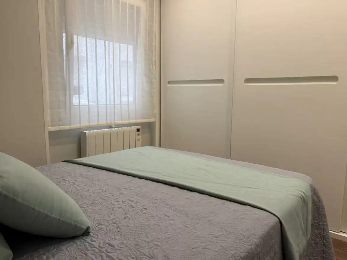 Dormitori de Pis de lloguer en A Coruña Capital  amb Aire condicionat, Calefacció i Parquet